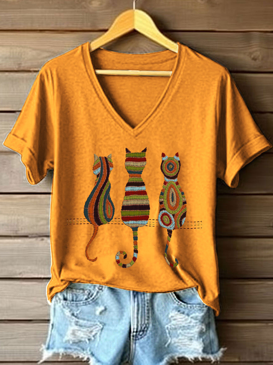 Dameskat geborduurd T-shirt met V-hals