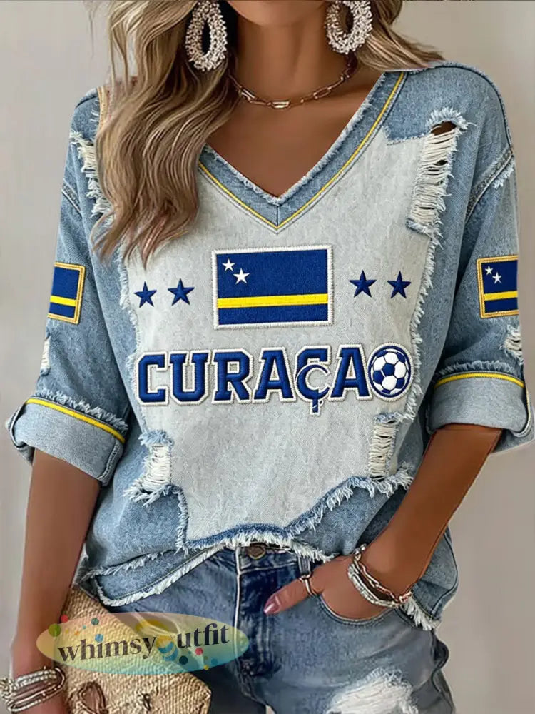 Casual t-shirt voor dames in spijkerstijl met patchworkprint geïnspireerd op het voetbal van Curaçao - Blauw / S