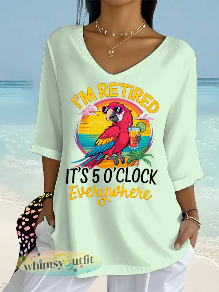 Dames Ik ben met pensioen Het is 5 uur overal papegaaienprint casual top met halve mouwen - lichtgroen / S