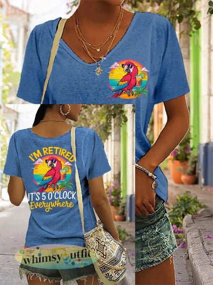 Dames Ik ben met pensioen Het is 5 uur overal Parrot Print Casual V-hals T-shirt - Blauw / S