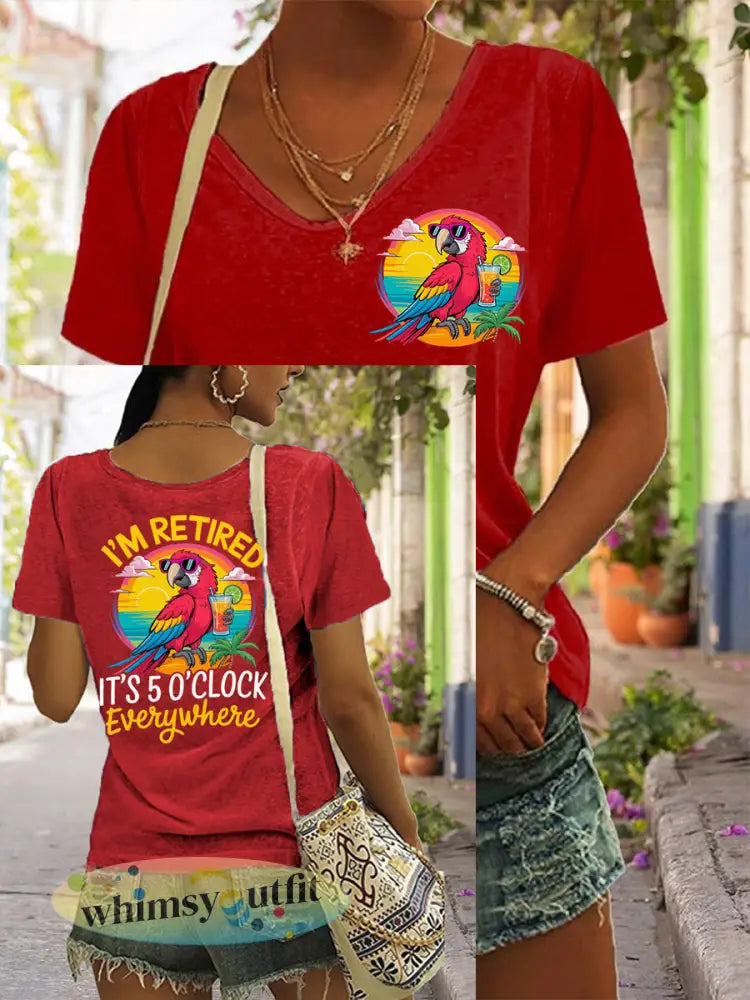 Dames Ik ben met pensioen Het is 5 uur overal Parrot Print Casual V-hals T-shirt - Rood / S