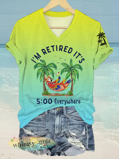 Dames I’m Retired It’s 5 O’clock Everywhere papegaaienprint casual T-shirt met V-hals - Blauw-Groen / S