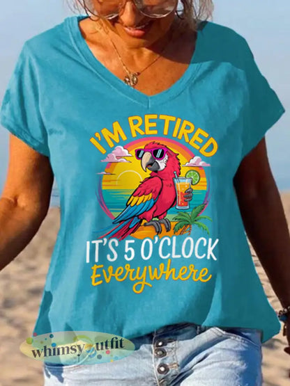 Dames I’m Retired It’s 5 O’clock Everywhere papegaaienprint casual T-shirt met V-hals - Blauw / S