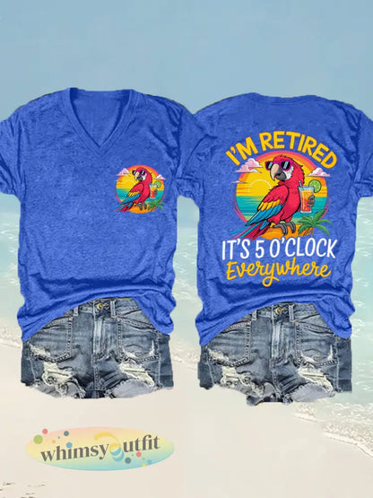 Dames I’m Retired It’s 5 O’clock Everywhere papegaaienprint casual T-shirt met V-hals - Blauw / S