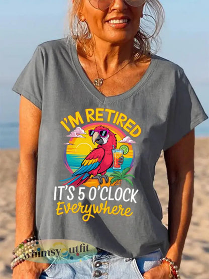 Dames I’m Retired It’s 5 O’clock Everywhere papegaaienprint casual T-shirt met V-hals - Grijs / S