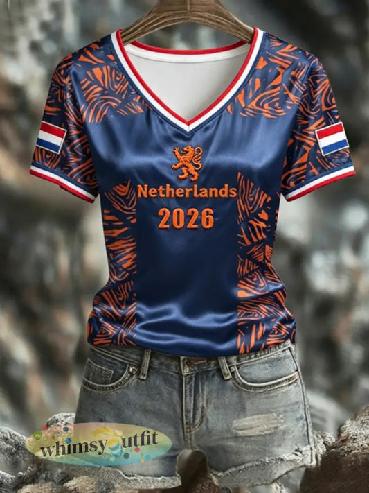 Dames NEDERLAND 2026 voetbal T-shirt met V-hals en korte mouwen van zijde - Blauw / S