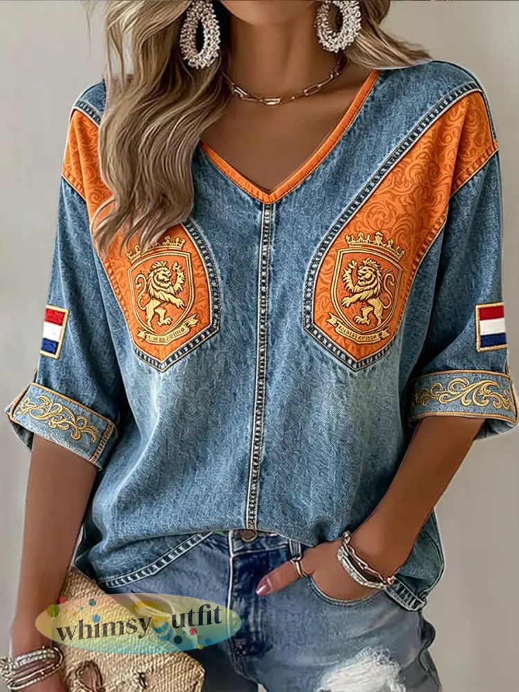 Dames T-shirt met vrijetijdsprint in patchworkstijl en V-hals versierd met de Nederlandse vlag - Blauw / S