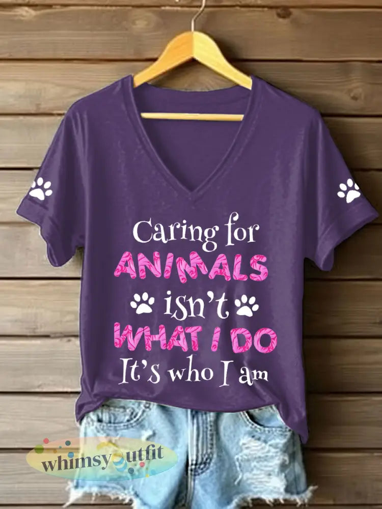Vrouwen zorgen voor dieren is niet wat ik doe het is wie ik ben T-shirts met V-hals - Diep Paars / S